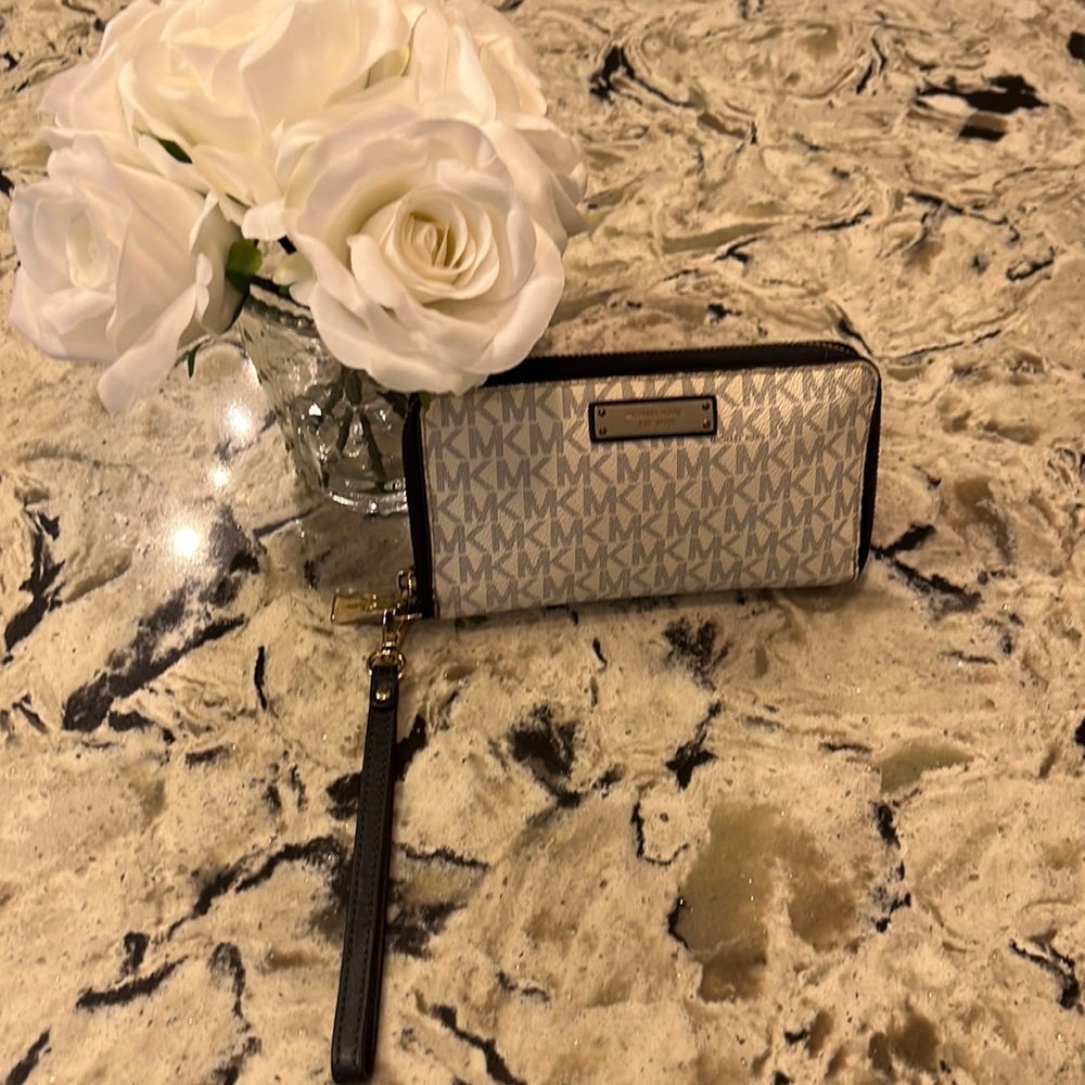 Michael Kors wristlet
